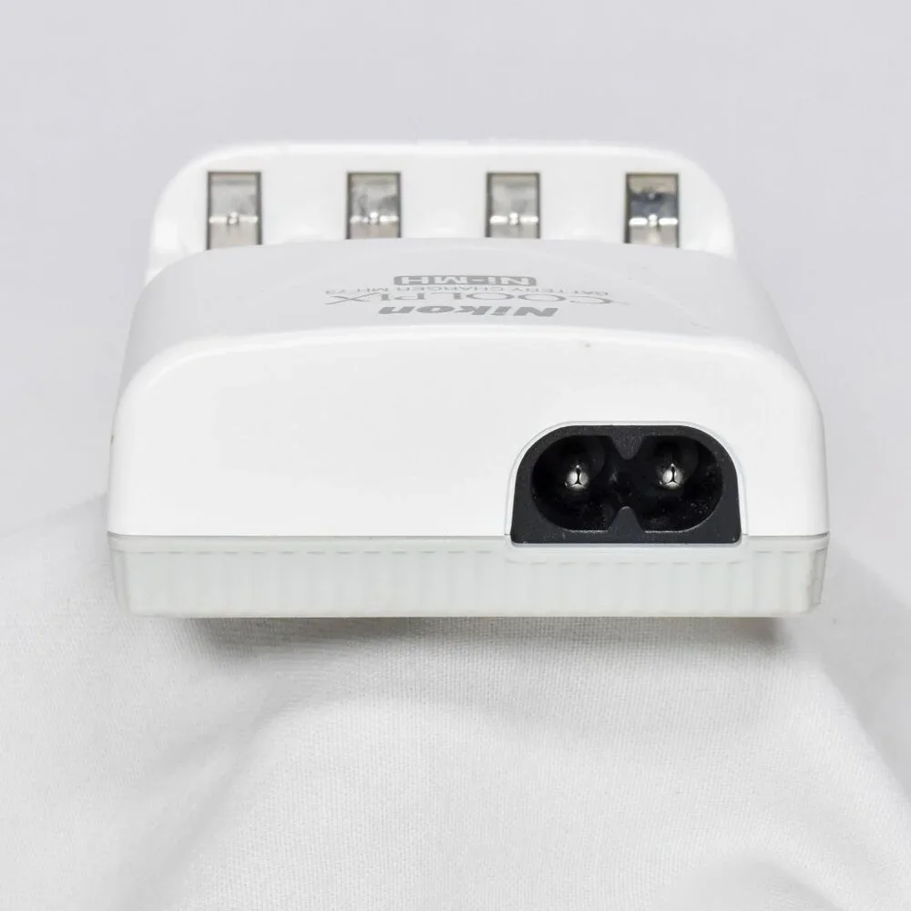 Nikon MH-73 Ni-MH Battery Charger for Coolpix AA Rechargeable Batteries NEW